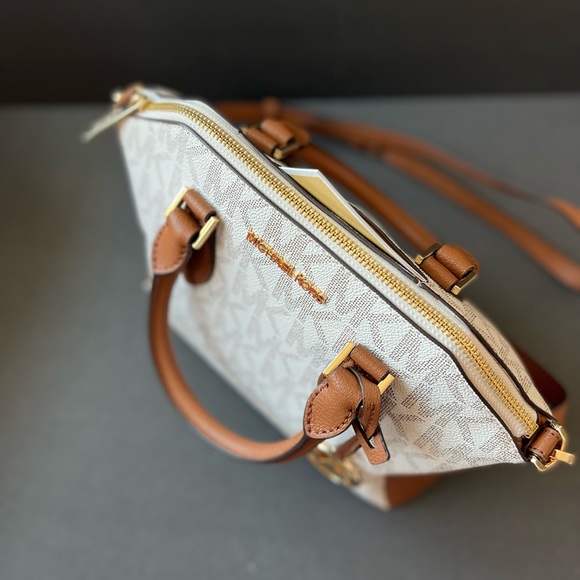 Michael Kors Bags Nwt Michael Kors Coraline Medium Messenger